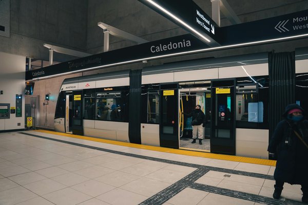 Quelles croisières offrent des ateliers de cuisine japonaise avec des chefs de sushi renommés?