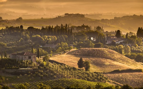 Quels sont les meilleurs endroits pour louer une maison de vacances en Toscane avec des ateliers de poterie et des dégustations de vins?